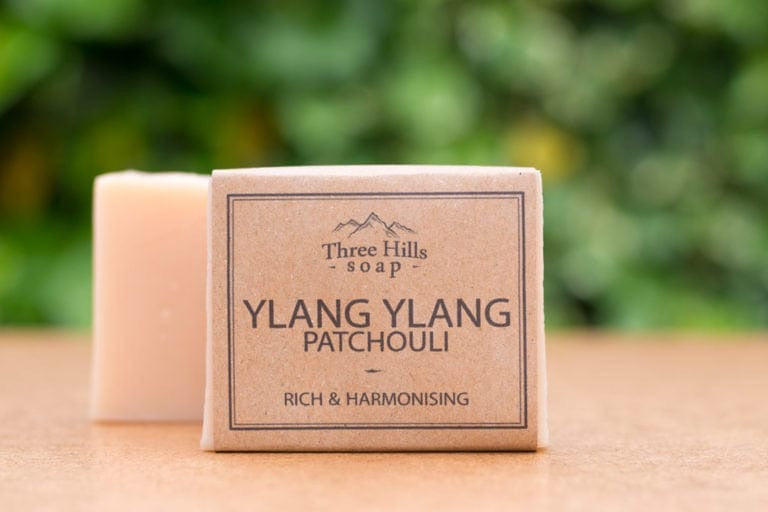Anniepooh gift box Harmonising - Ylang Ylang Patchouli / Cream / Relaxing - Lavender Rosemary Soap and dish gift set