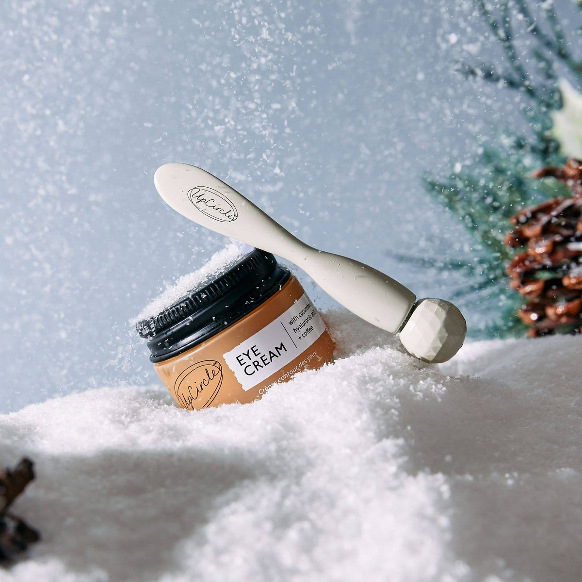 UpCircle Beauty Europe Merry + Bright Eyes Vegan Gingerbread Eco-Friendly Gift Set